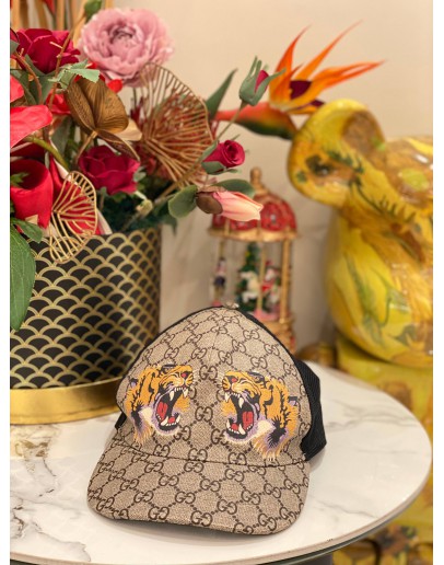 (LIKE NEW) GUCCI TIGERS PRINT BASEBALL CAP IN BEIGE GG SUPREME CANVAS 