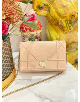 CHRISTIAN DIOR DIORAMA WALLET ON CHAIN IN PINK PEBBLED LEATHER CHRISTIAN DIOR DIORAMA WALLET ON CHAIN IN PINK PEBBLED LEATHER