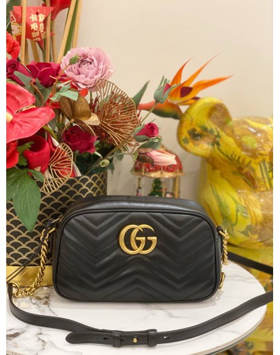 GUCCI GG MARMONT SMALL CAMERA CROSSBODY BAG IN BLACK MATELASSE CHEVRON LEATHER -FULL SET-
