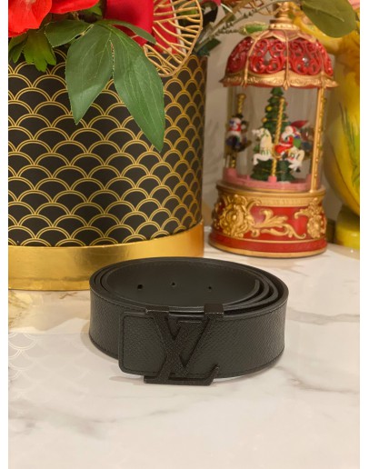 LOUIS VUITTON INTIALES BELT IN BLACK