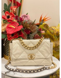 (UNUSED) CHANEL 19 FLAP SHOULDER BAG IN IVORY LAMBSKIN LEATHER -FULL SET- (UNUSED) CHANEL 19 FLAP SHOULDER BAG IN IVORY LAMBSKIN LEATHER -FULL SET-