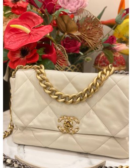 (UNUSED) CHANEL 19 FLAP SHOULDER BAG IN IVORY LAMBSKIN LEATHER -FULL SET- (UNUSED) CHANEL 19 FLAP SHOULDER BAG IN IVORY LAMBSKIN LEATHER -FULL SET-