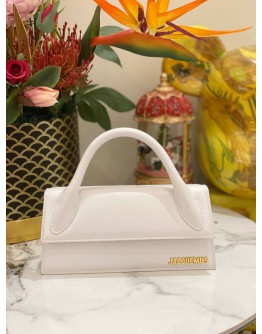 JACQUEMUS THE LONG CHIQUITO TOP HANDLE AND CROSSBODY BAG IN WHITE CALFSKIN LEATHER JACQUEMUS THE LONG CHIQUITO TOP HANDLE AND CROSSBODY BAG IN WHITE CALFSKIN LEATHER