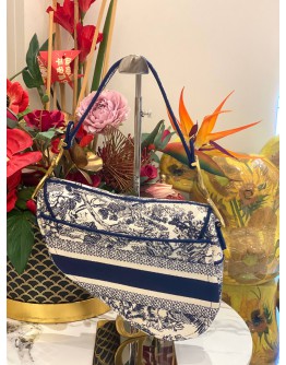 (LIKE NEW) CHRISTIAN DIOR SADDLE SHOULDER BAG IN BLUE TOILE DE JOUY EMBROIDERY -FULL SET- (LIKE NEW) CHRISTIAN DIOR SADDLE SHOULDER BAG IN BLUE TOILE DE JOUY EMBROIDERY -FULL SET-