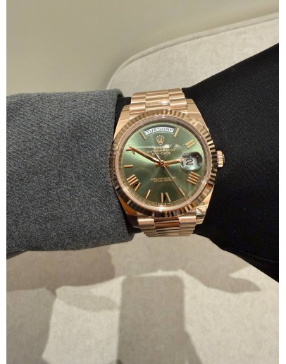 (BRAND NEW) 2024 ROLEX DAY-DATE 40 REF 228238 18K 750 ROSE GOLD AVOCADO GREEN DIAL AUTOMATIC WATCH -FULL SET-