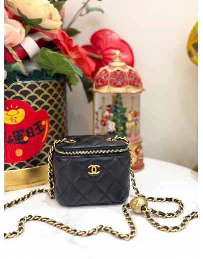 (LIKE NEW)CHANEL SUPER MINI VANITY WITH GOLD CHAIN 