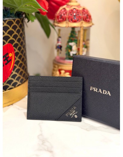PRADA SAFFIANO LEATHER CARD HOLDER IN BLACK 