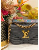 (LIKE NEW) LOUIS VUITTON NEW WAVE CHAIN MM SHOULDER BAG IN BLACK COLOUR -FULL SET-