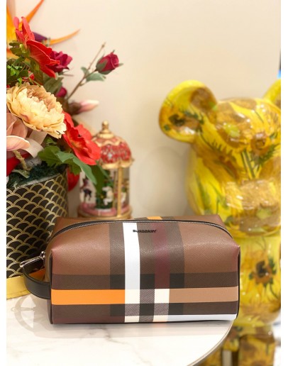 BURBERRY TRAVEL POUCH IN DARK BIRCH BROWN 