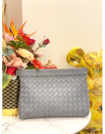 (LIKE NEW) BOTTEGA VENETA INTRECCIATO LEATHER CLUTCH BAG IN SLATE GREY 