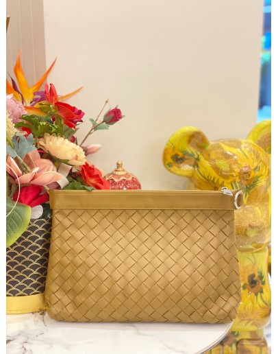 (LIKE NEW) BOTTEGA VENETA INTRECCIATO LEATHER CLUTCH BAG IN LIGHT BROWN