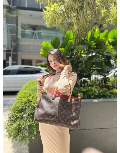 LOUIS VUITTON RED LEATHER AND BROWN MONOGRAM CANVAS PALLAS BAG