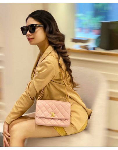 CHANEL FLAP BAG LIGHT PINK LAMSKIN LEATHER GOLD-TONED HARDWARE 