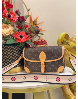 (LIKE NEW) MICROCHIP LOUIS VUITTON DIANE BROWN MONOGRAM CANVAS / LEATHER TRIM WITH FUCHSIA REMOVABLE STRAP 