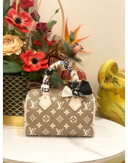 (LIKE NEW) LOUIS VUITTON MONOGRAM SPEEDY BANDOULIERE 20 KAKI BEIGE CREAM