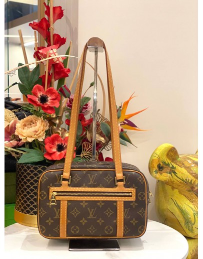 (LIKE NEW) LOUIS VUITTON CITE MM MONOGRAM CANVAS SHOULDER BAG