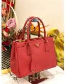PRADA BN1801 MEDIUM GALLERIA IN RED SAFFIANO LUX LEATHER HANDLE ZIPPED BAG WITH ADJUSTABLE STRAP