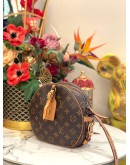 LOUIS VUITTON BOITE CHAPEAU SOUPLE MM BAG IN BROWN MONOGRAM CANVAS & AGED NATURAL COWHIDE LEATHER
