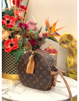 LOUIS VUITTON BOITE CHAPEAU SOUPLE MM BAG IN BROWN MONOGRAM CANVAS & AGED NATURAL COWHIDE LEATHER