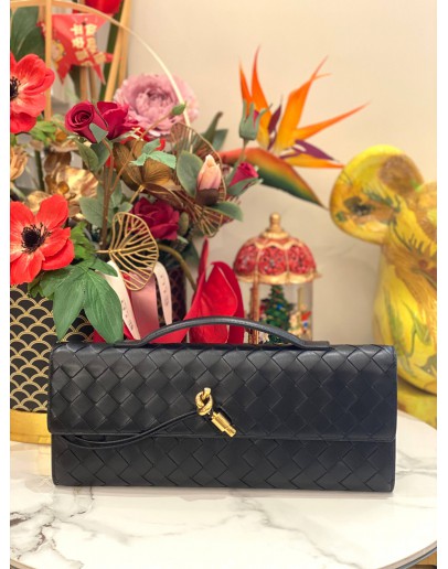 (LIKE NEW) BOTTEGA VANETA BLACK ANDIAMO CLUTCH