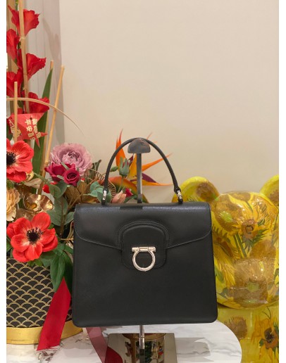 (LIKE NEW) SALVATORE FERRAGAMO BLACK LEATHER KELLY TOP HANDLE BAG -FUL SET-