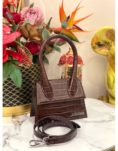 (LIKE NEW) JACQUEMUS LE CHIQUITO MOYEN IN DAREK BROWN WITH STRAP