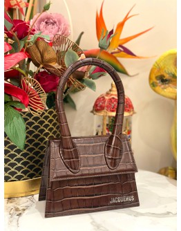 (LIKE NEW) JACQUEMUS LE CHIQUITO MOYEN IN DAREK BROWN WITH STRAP