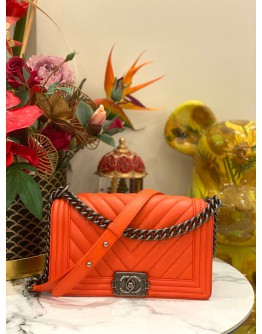 CHANEL MEDIUM BOY CORAL COLOR CHEVRON LAMBSKIN LEATHER RUTHENIUM HARDWARE