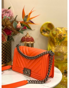 CHANEL MEDIUM BOY CORAL COLOR CHEVRON LAMBSKIN LEATHER RUTHENIUM HARDWARE