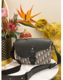 (LIKE NEW) CHRISTIAN DIOR SMALL SADDLE FLAP MESSENGER BAG IN BEIGE AND BLACK DIOR OBLIQUE JACQUARD WITH BLACK GRAINED CALFSKIN LEATHER -FULL SET-