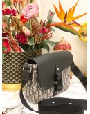 (LIKE NEW) CHRISTIAN DIOR SMALL SADDLE FLAP MESSENGER BAG IN BEIGE AND BLACK DIOR OBLIQUE JACQUARD WITH BLACK GRAINED CALFSKIN LEATHER -FULL SET-