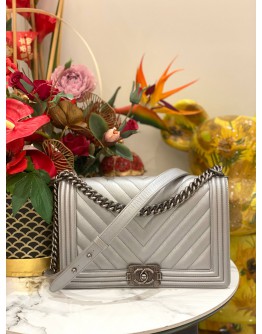 (LIKE NEW) CHANEL CHEVRON MEDIUM SILVER BOY CAVIAR LEATHER BAG SHW 