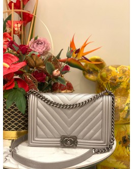 (LIKE NEW) CHANEL CHEVRON MEDIUM SILVER BOY CAVIAR LEATHER BAG SHW 