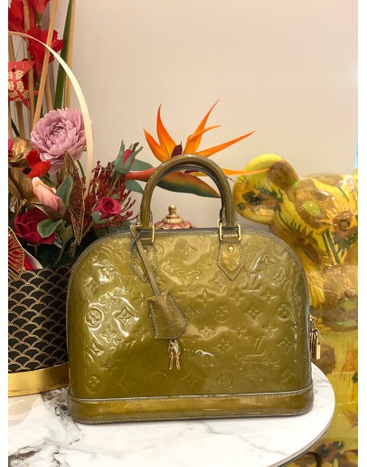 LOUIS VUITTON ALMA MM VERNIS PATENT LEATHER HANDLE BAG