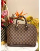 (LIKE NEW) LOUIS VUITTON ALMA MM BROWN DAMIER EBENE CANVAS GOLD HARDWARE DOUBLE ZIP CLOSURE HANDLE BAG