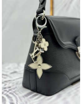 LOUIS VUITTON FLEUR DE EPI BAG CHARM IN EPI ENAMEL BLANC