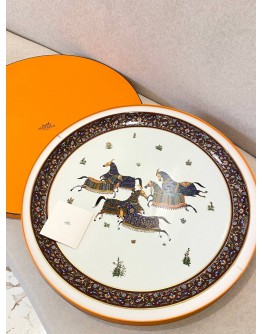 (UNUSED) HERMES CHEVAL D’ORIENT ROUND PLATTER -FULL SET- (UNUSED) HERMES CHEVAL D’ORIENT ROUND PLATTER -FULL SET-