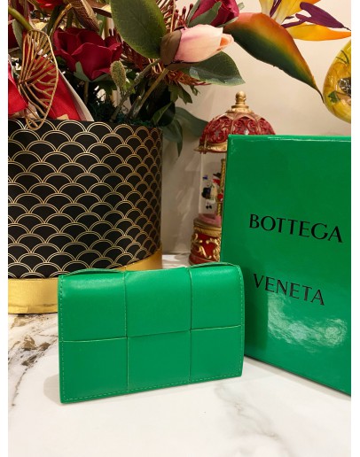 (LIKE NEW) BOTTEGA VANETA CASSETTE WALLET IN PARAKEET GREEN - FULL SET-