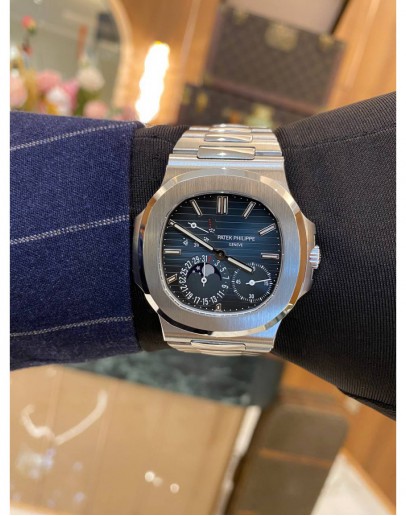 (UNUSED) PATEK PHILIPPE NAUTILUS 5712 1A BLUE DIAL MOON FACE 40MM AUTOMATIC UNISEX WATCH YEAR 2015 FULL SET