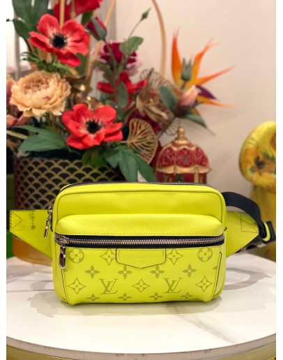 (LIKE NEW) LOUIS VUITTON YELLOW MONOGRAM TAIGARAMA OUTDOOR BUMBAG -FULL SET-