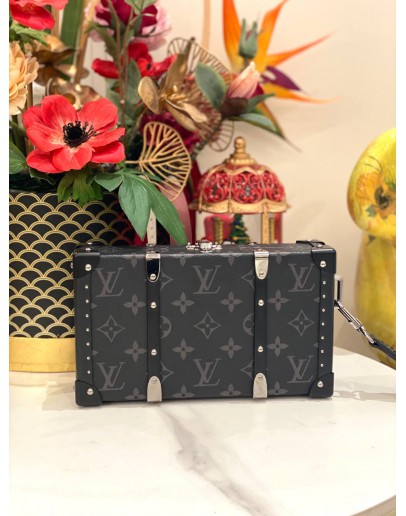 (LIKE NEW) LOUIS VUITTON BLACK MONOGRAM ECLIPSE CLUTCH BAG