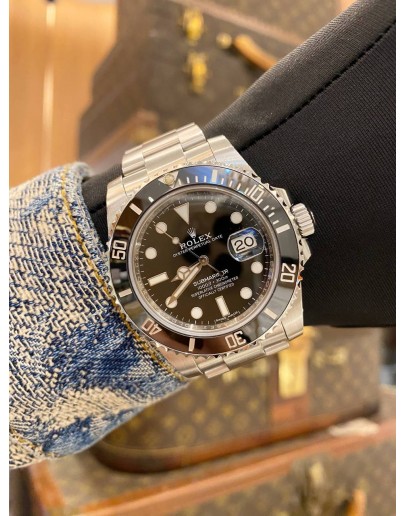 (LIKE NEW) 2017 ROLEX SUBMARINER DATE REF. 116610 BLACK DIAL 40MM AUTOMATIC WATCH
