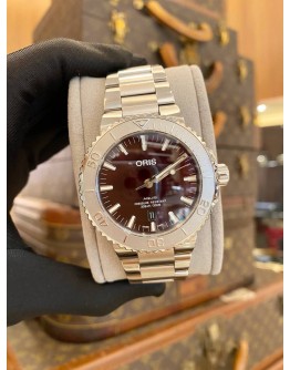 (LIKE NEW) 2024 ORIS AQUIS DATE RELIEF REF. 01 733 7730 4158 CHERRY RED SUNBURST DIAL 43.5MM AUTOMATIC WATCH -FULL SET- 