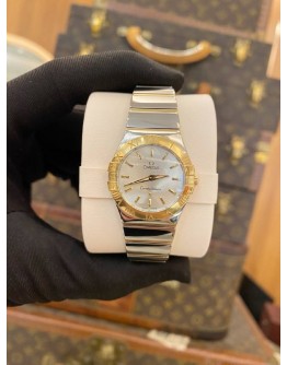 (LIKE NEW) 2022 OMEGA CONSTELLATION LADY TWO TONE 18K 750 YELLOW GOLD REF 123.20.27.60.02.004 SILVER DIAL 27MM QUARTZ WATCH -FULL SET-