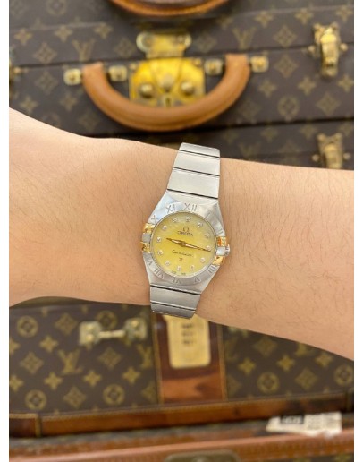(LIKE NEW) 2016 OMEGA CONSTELLATION LADY 18K 750 YELLOW REF 123.20.24.60.57.002 MOTHER OF PEARL DIAMOND DIAL 24MM QUARTZ WATCH -FULL SET-