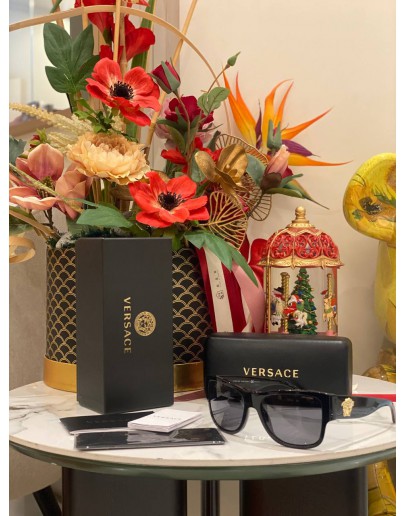 (LIKE NEW) VERSACE GOLD MEDUSA BLACK SQUARE SUNGLASSES FULL SET