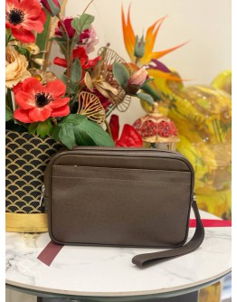LOUIS VUITTON KALUGA CLUTCH IN DARK BROWN TAIGA LEATHER