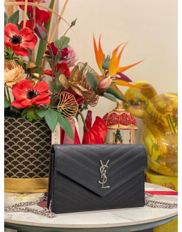 (LIKE NEW)YVES SAINT LAURENT CASSANDRE ENVELOPE CHAIN WALLET
