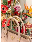 PRADA MEDIUM GALLERIA IN BEIGE SAFFIANO LUX LEATHER WITH STRAP