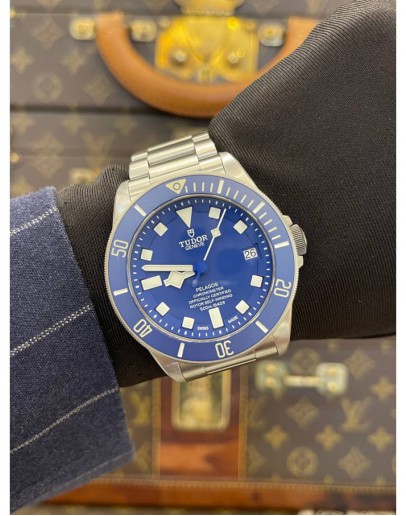 (UNUSED) 2020 TUDOR PELAGOS TITANIUM REF 25600TB BLUE DIAL BLUE BEZEL 42MM AUTOMATIC WATCH FULL SET